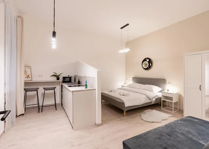 Kl31 - Urban Escape - Prime Location - Klauzal Square By Bqa *