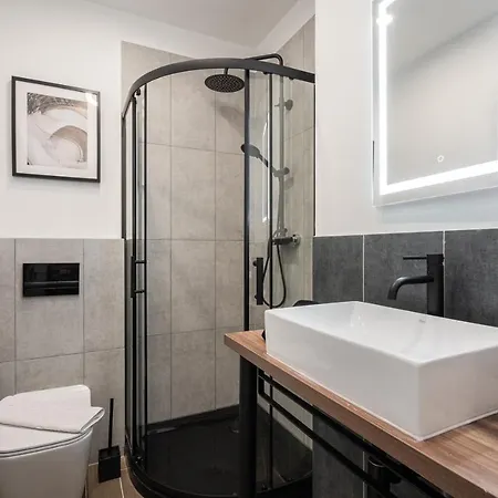 Apartment Kl31 - Urban Escape - Prime Location - Klauzal Square By Bqa Budapest