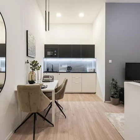 Kl31 - Urban Escape - Prime Location - Klauzal Square By Bqa Apartment Budapest
