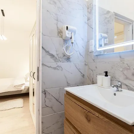 Kl31 - Urban Escape - Prime Location - Klauzal Square By Bqa Apartment Budapest